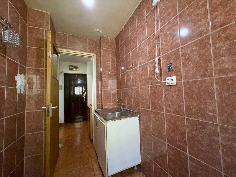 Berceni, str. Luica, de vanzare 2 camere, 1973, et 2/10, semidecomandat