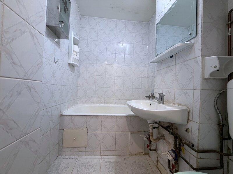 Berceni, str. Luica, de vanzare 2 camere, 1973, et 2/10, semidecomandat